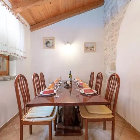 Villa Pelizzar Near Vrsar *