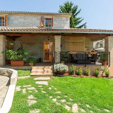 Villa Pelizzar Near Vrsar *